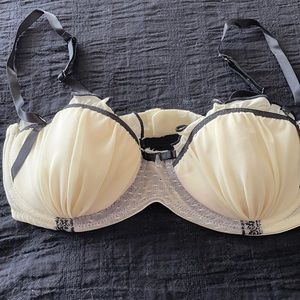 Sexy cream NWOT bra